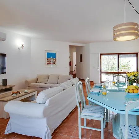 Villa Nature Retreat 5bd Wifi Pool Bbq 1km Falesia