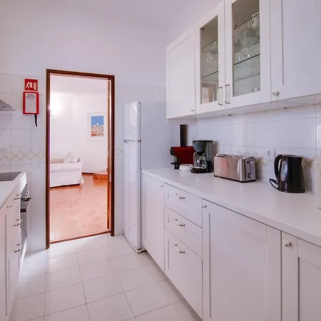 Villa Nature Retreat 5bd Wifi Pool Bbq 1km Falesia Albufeira